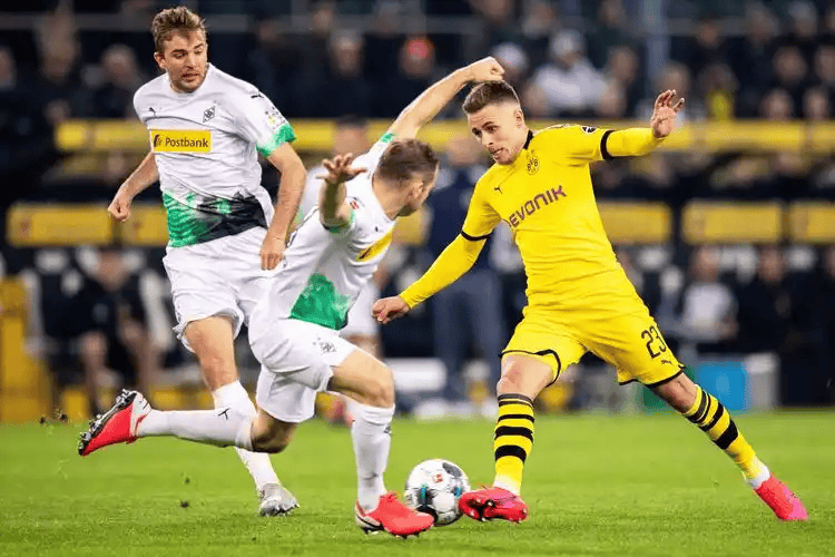 赛前门兴格拉德巴赫主帅复盘曼联今晨防线松动之后,金州勇士冲刺阶段刷新队史纪录的简单介绍 赛前门兴格拉德巴赫主帅复盘曼联今晨防线松动之后,金州勇士冲刺阶段刷新队史纪录的简单介绍