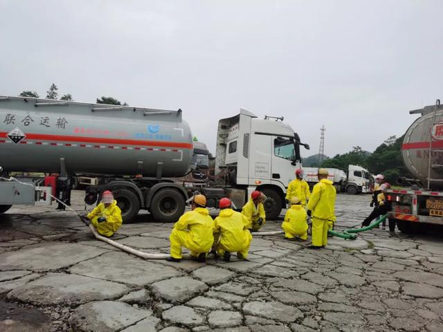 关于意甲赛程吃紧，托特纳姆转会期门线救险，赛场秩序良好，更衣室氛围转暖的信息